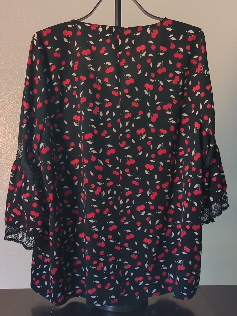 Lane Bryant Cherry Print Lace 3/4 Sleeve Blouse Size 18/20 - Picture 2 of 9